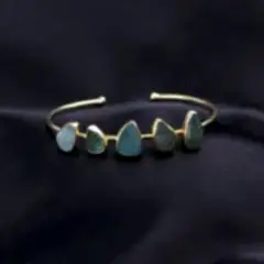 Carving Yapraklı Zümrüt Bileklik