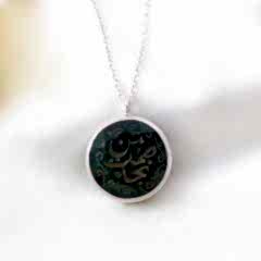 Zümrüt Doğaltaşlı (Kim susarsa kurtulur ) Yazılı Gümüş Kolye